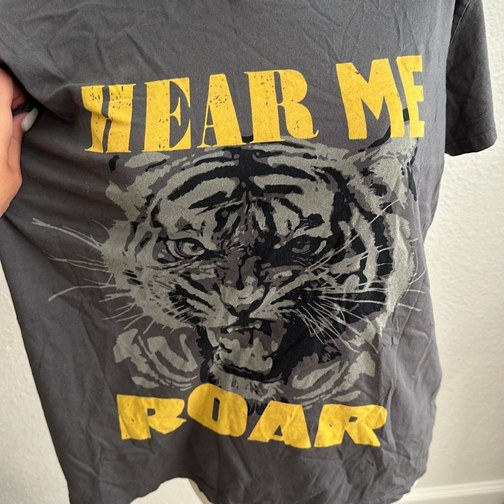 Hear Me Roar T-shirt - Picture 3 of 8